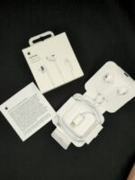 Earpods Lightning Connector – Clear Sound & HD Calling